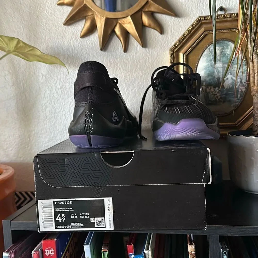 Nike Freak 2 Size 4.5 Kids 6.5 women’s Amethyst purple shoes